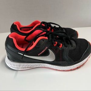Nike zoom windflo woman’s red and black sneakers